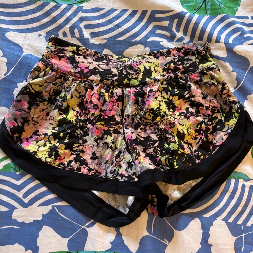 Lululemon shorts size 4